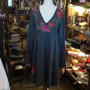 0246 Johnny Was Green Knit Dress w/ Floral Embroidery; GUC size XL